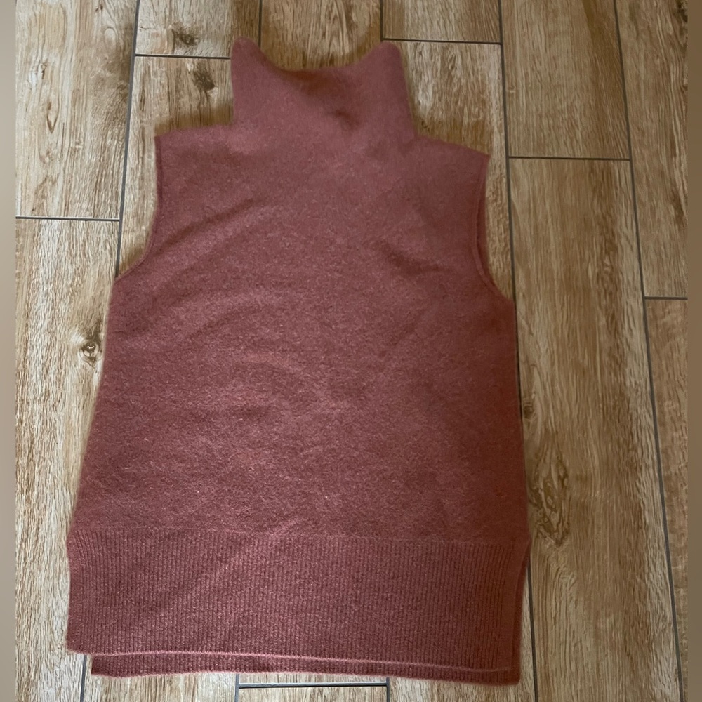 Vince Women's Sleeveless Cowl Neck Cashmere Sweater in Rust XS